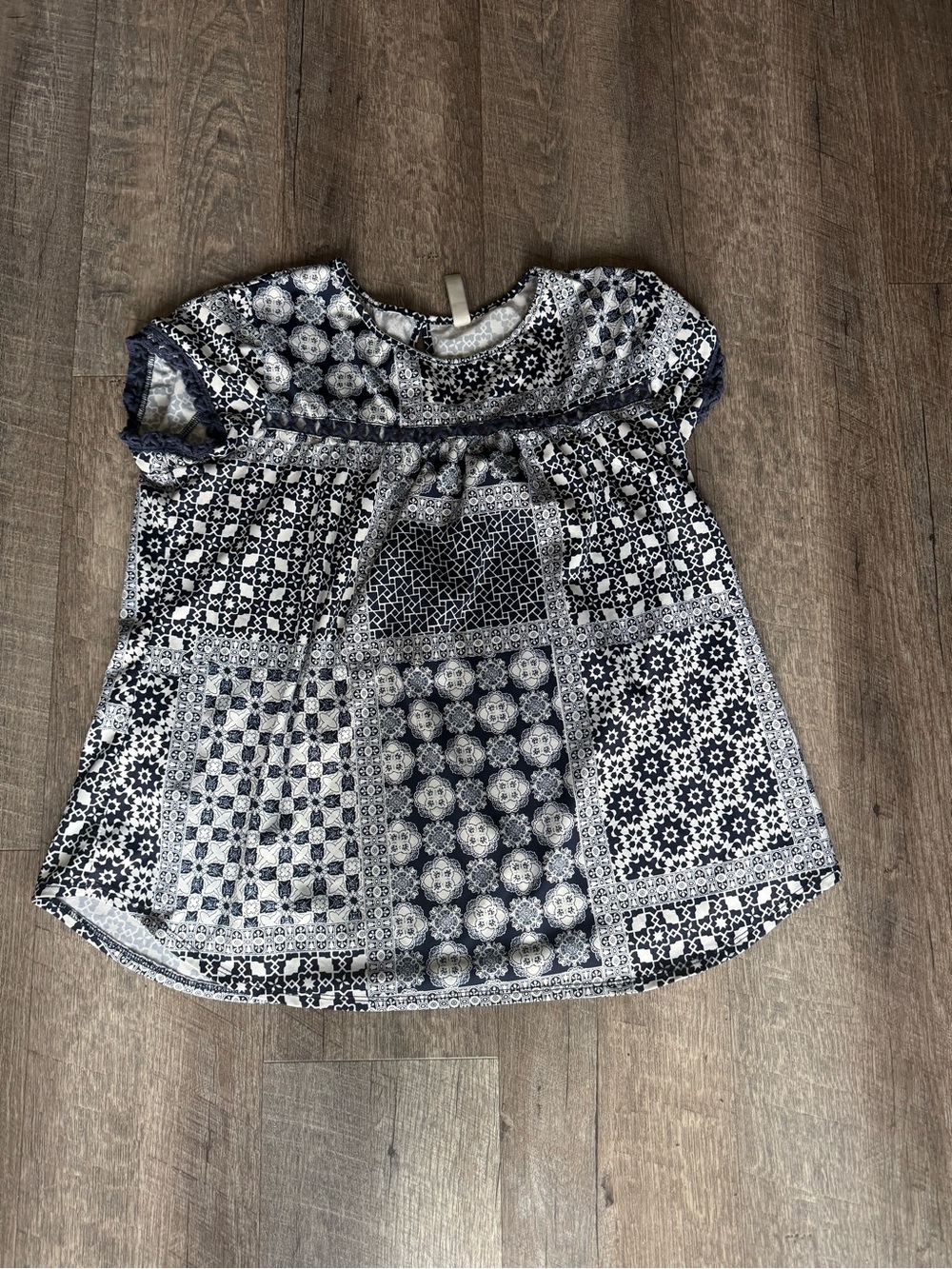 Women’s Large PerSeption Concept Navy & White Patterned Short Sleeve Top